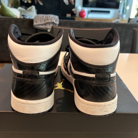 Men’s Air Jordan 1 MID SE ASW SIze 7.5 - Picture 3 of 5